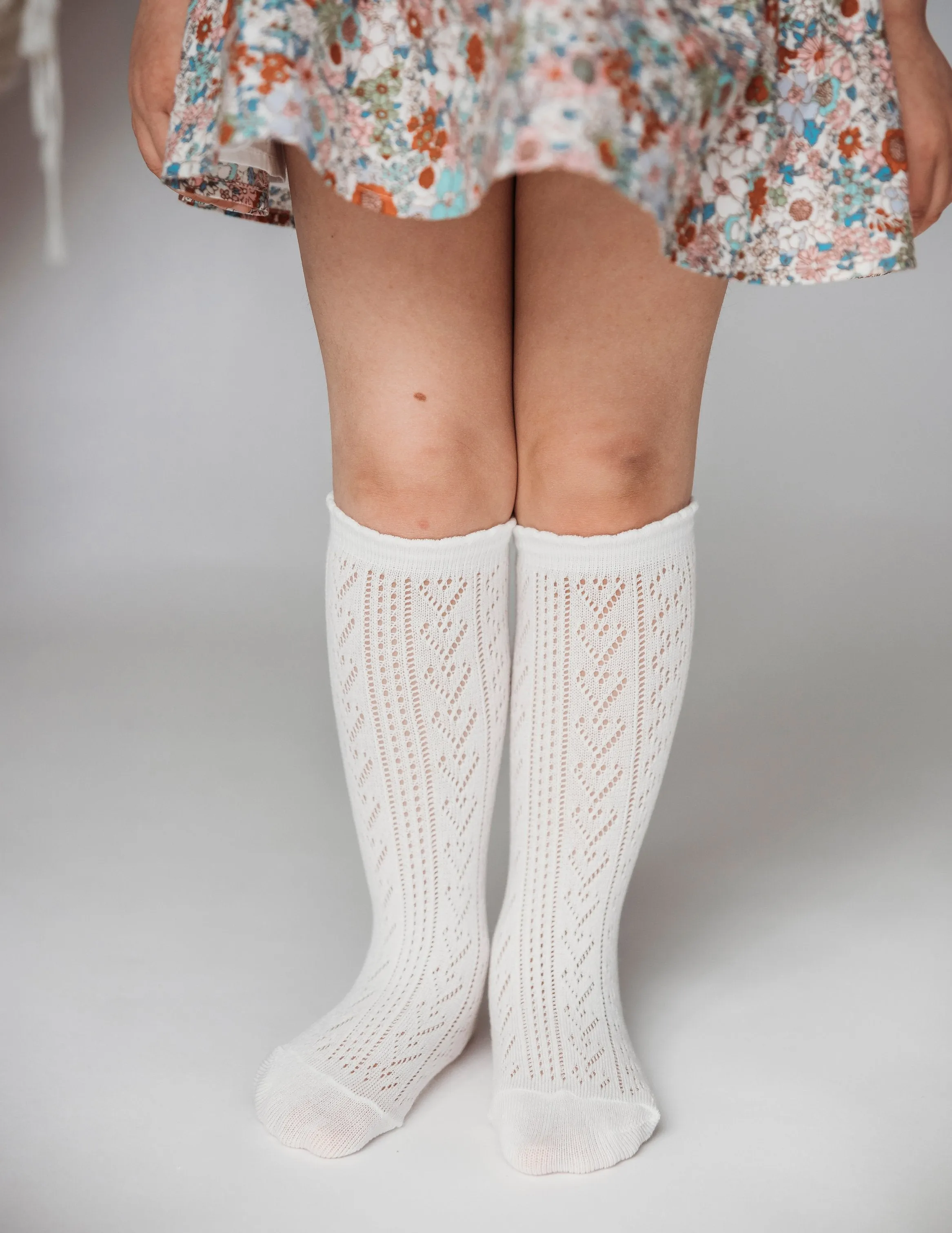 Sweet Love Pattern Mesh Knee-High Socks - White