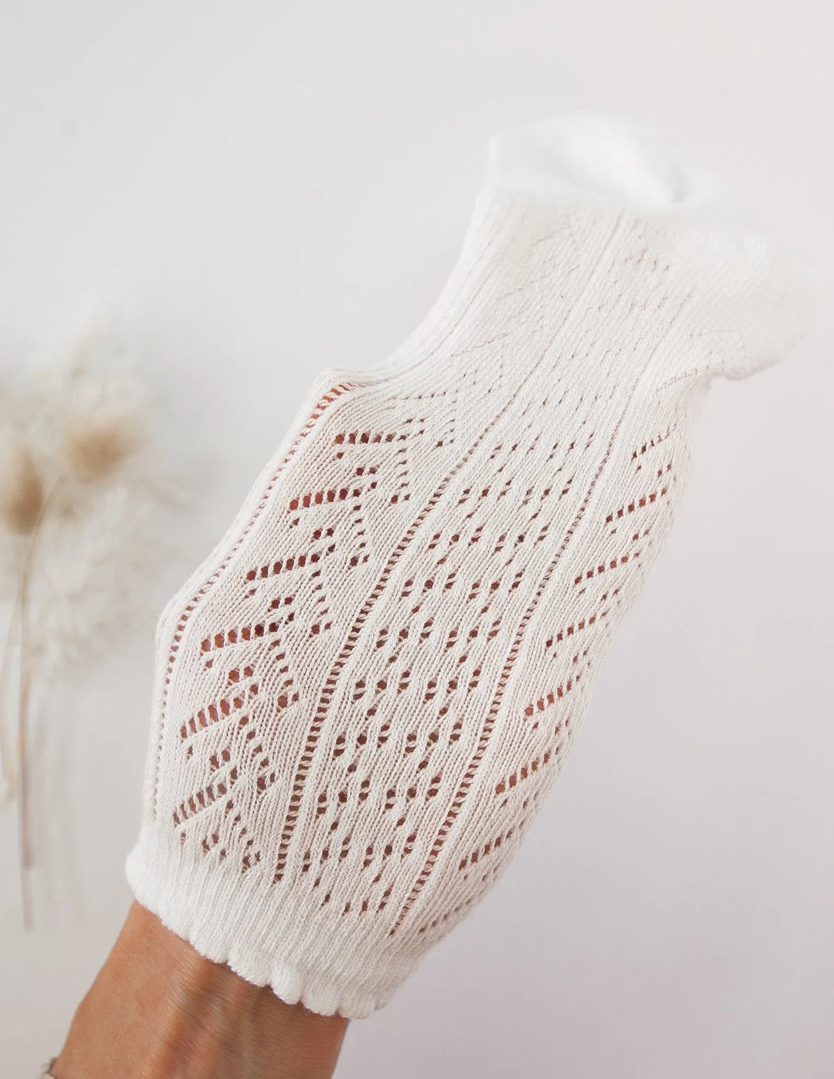 Sweet Love Pattern Mesh Knee-High Socks - White